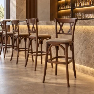 banco-twoback-madera-pino-para-restaurantes-03 Banco Twoback de madera de pino para barra de restaurantes o cafeterías. Respaldo doble X y asiento tapizado. Ideal para interiores.